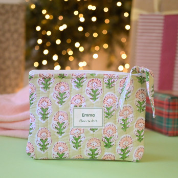 neceser estampado acolchado con etiqueta personalizada