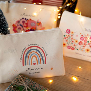 pochette personnalisée en coton motifs colorés fleuris et arc en ciel