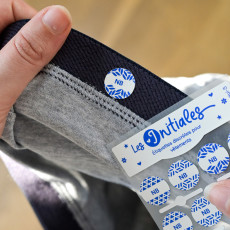 Étiquette thermcollante pour vêtements avecinitiales rondes
