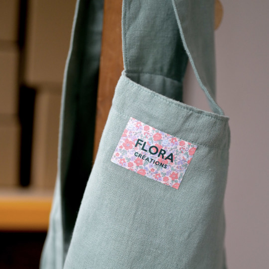 étiquettes tissées personnalisables vêtements sur tablier de travail