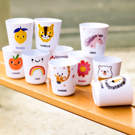 vasos de plástico personalizados con nombre para niños