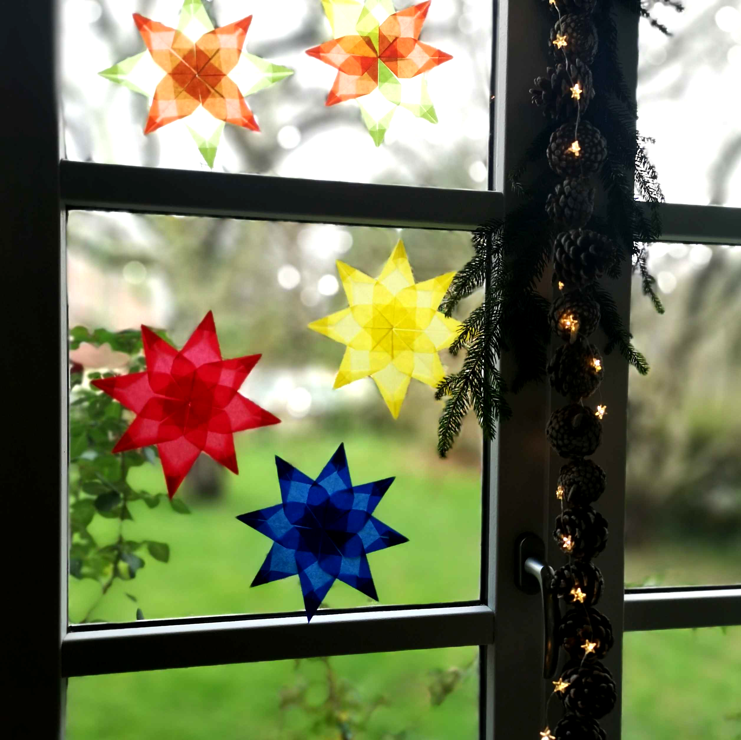 DIY de Noël : fabrication d’une étoile en papier vitrail