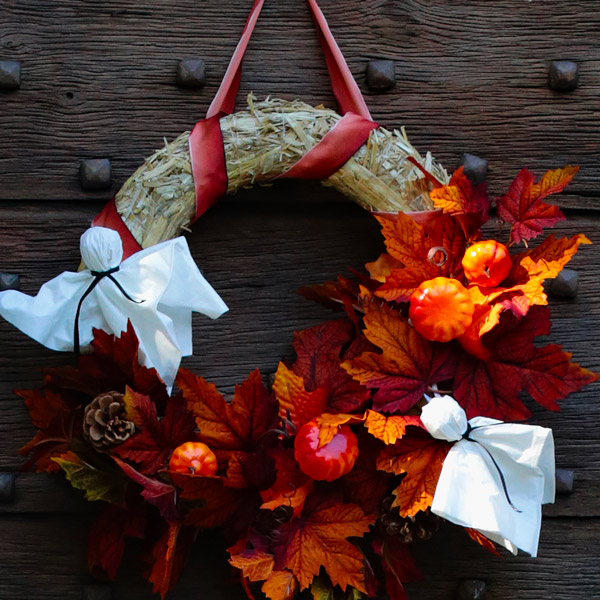 Autumn decoration idea: A frightfully gorgeous front door!