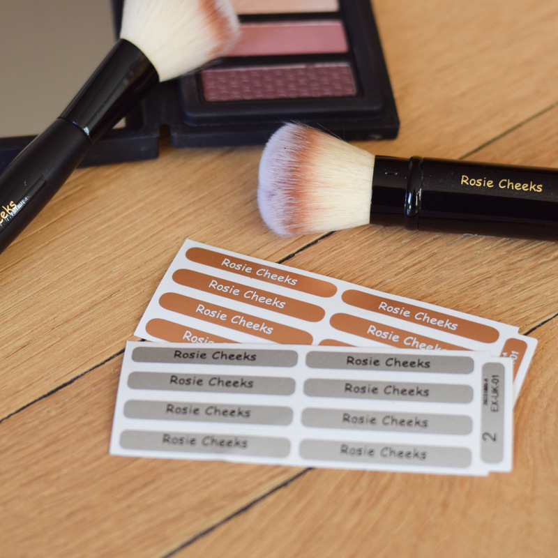 Makeup artists: The benefits of personalised stickers for your materials and tools!