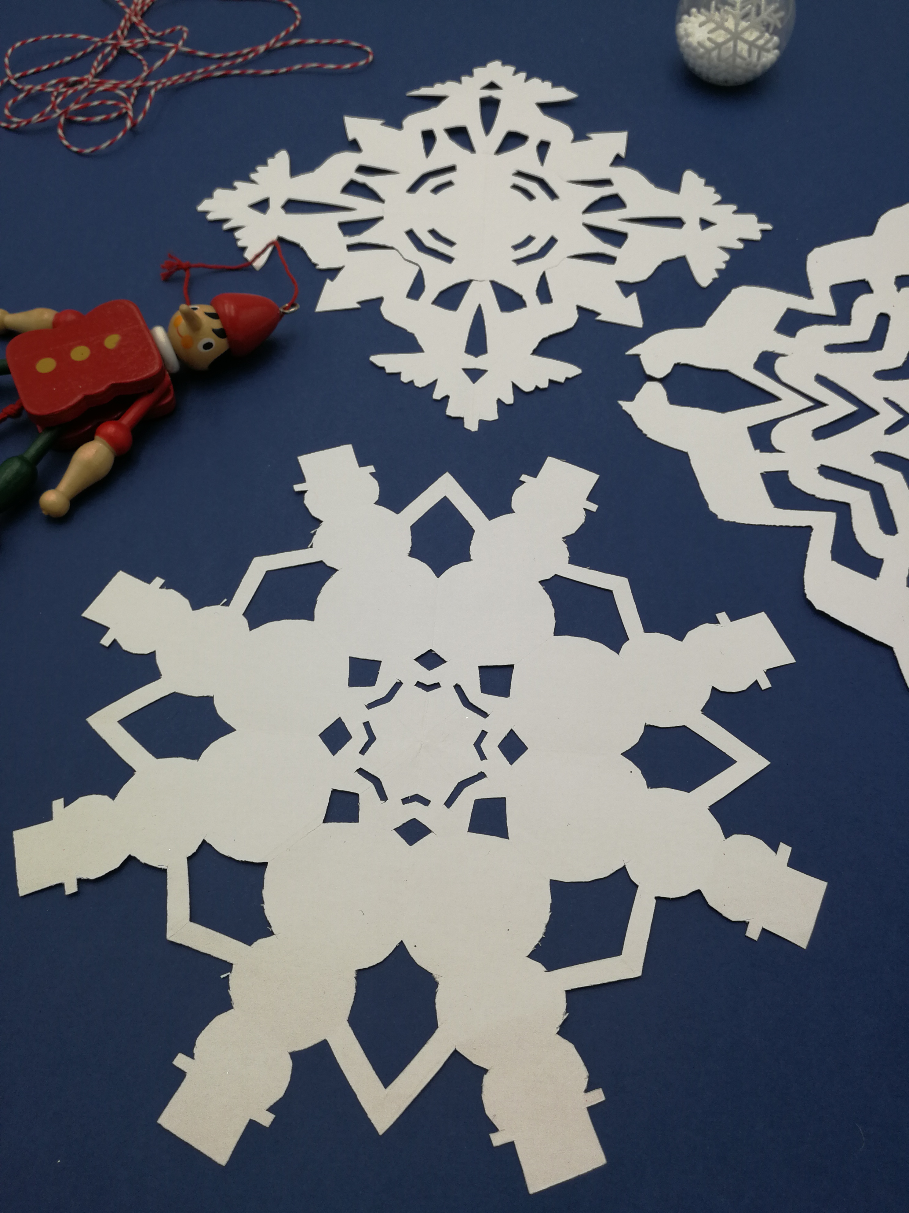 paper snowflakes DIY winter activity for children
